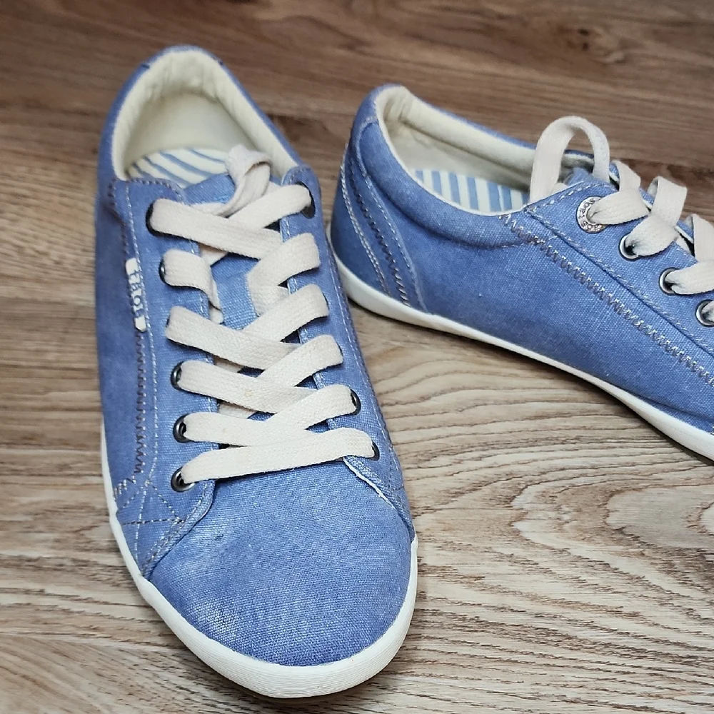 Taos Womens Star Sneakers Light Blue White Trim Size 8 1/2 Tennis Shoes - Picture 1 of 11